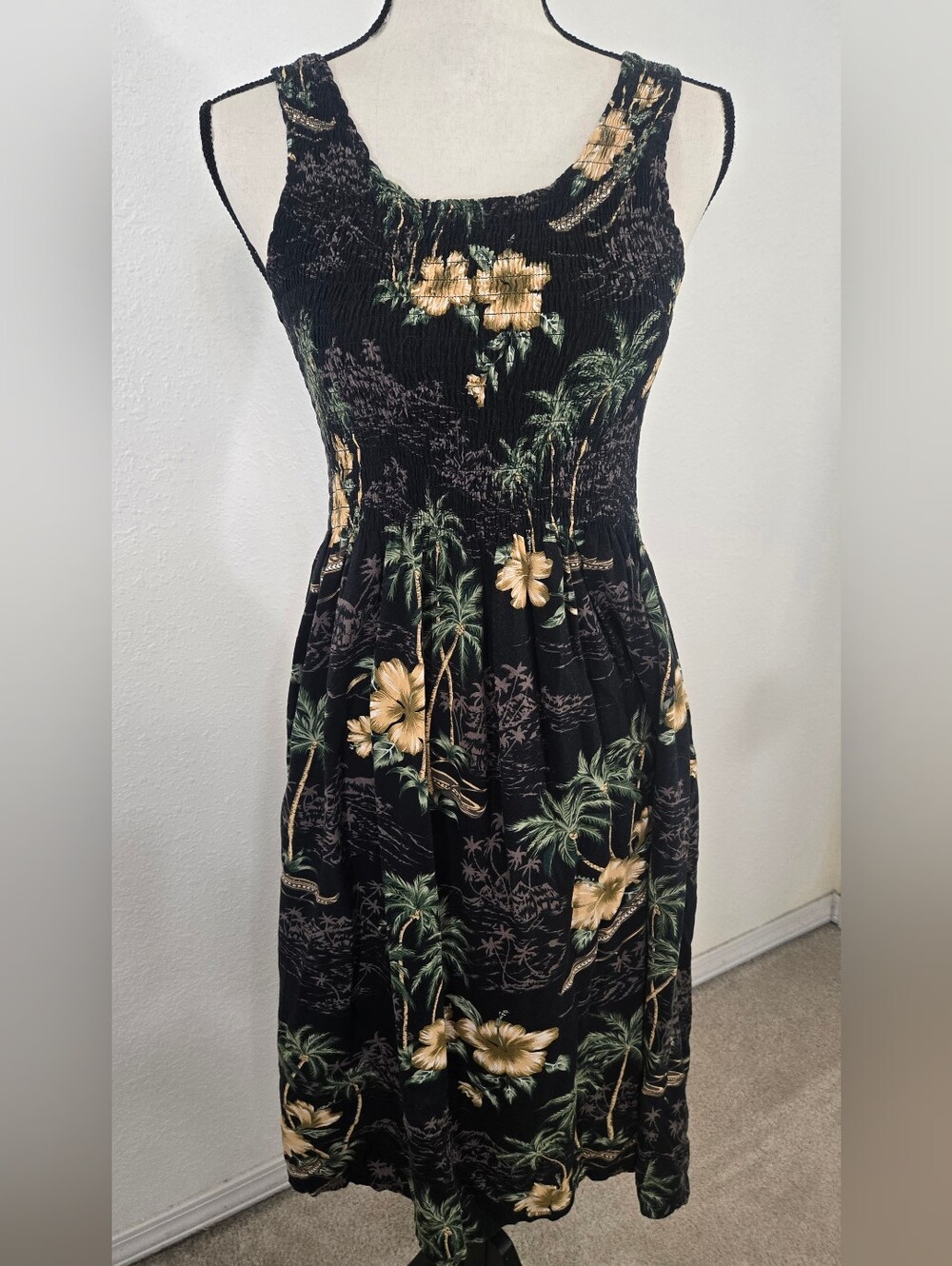 Aloha Hut Hawaii Black/Yellow/Green/Taupe Tropical Smocked Sundress, OS